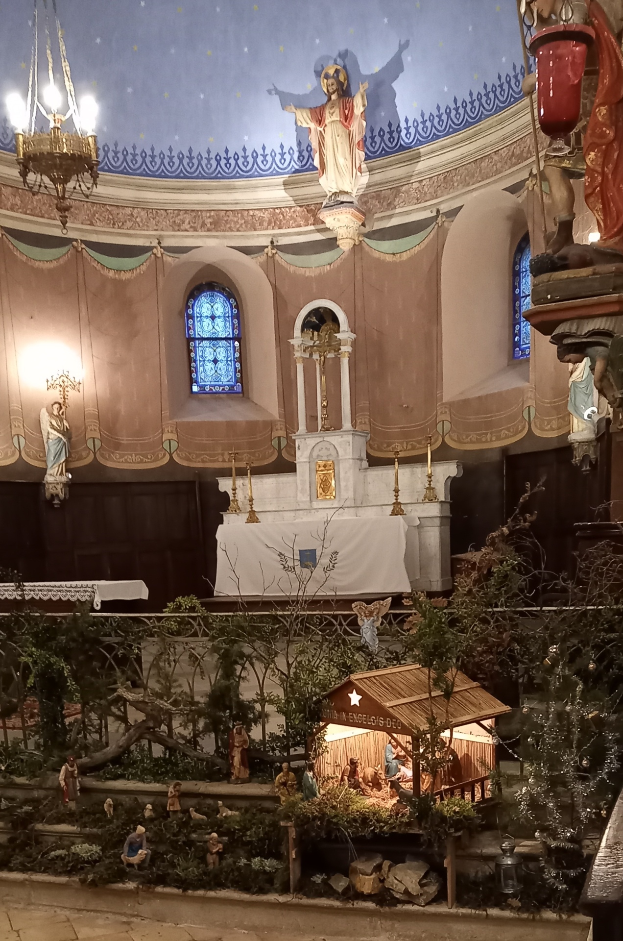 Crèche église Rémuzat