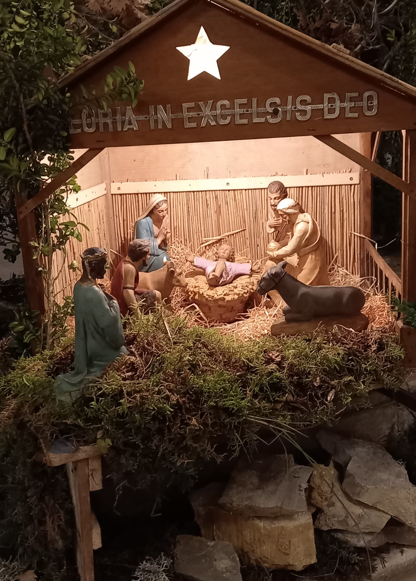 Crèche église Rémuzat