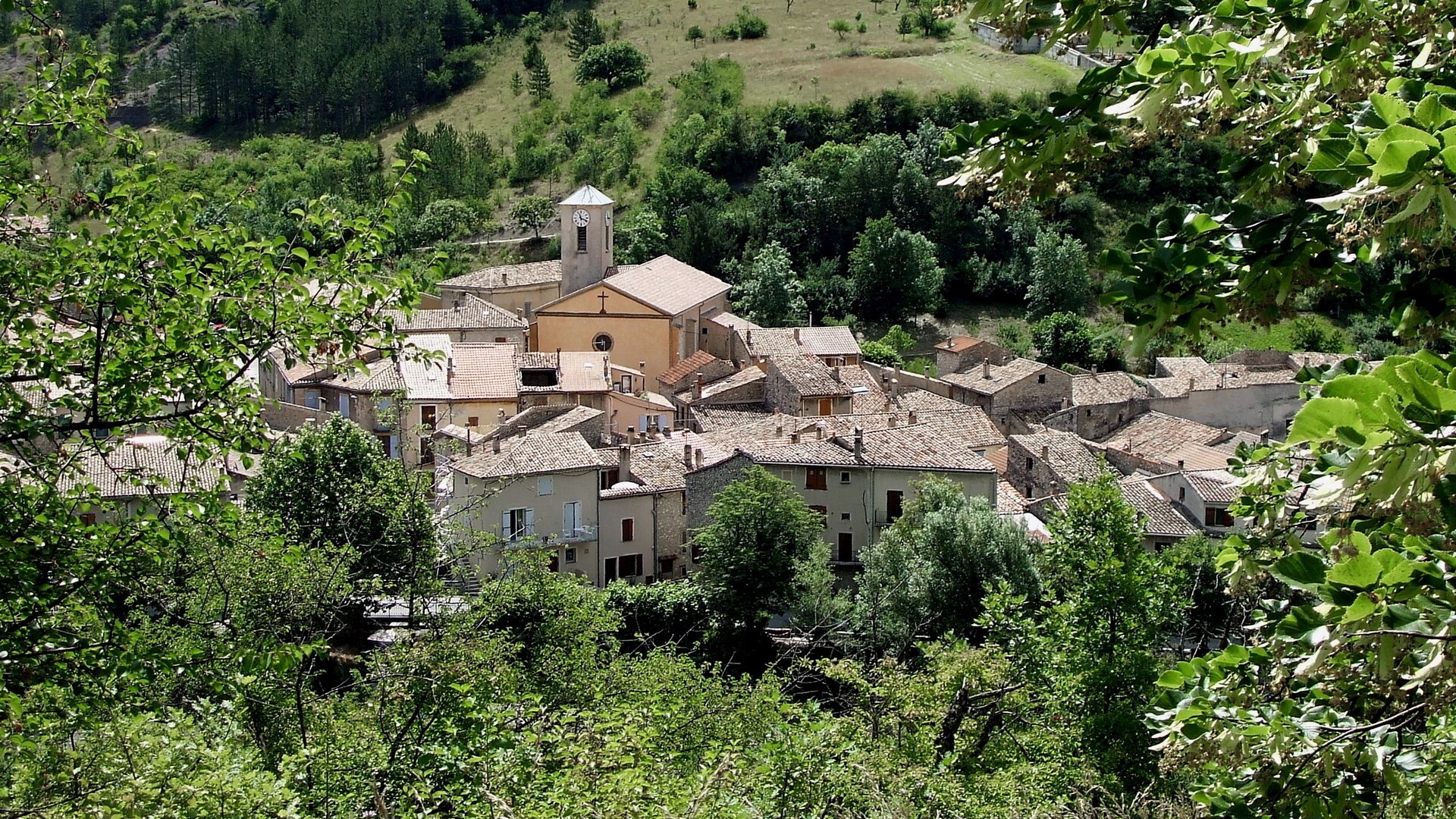 Rémuzat Village